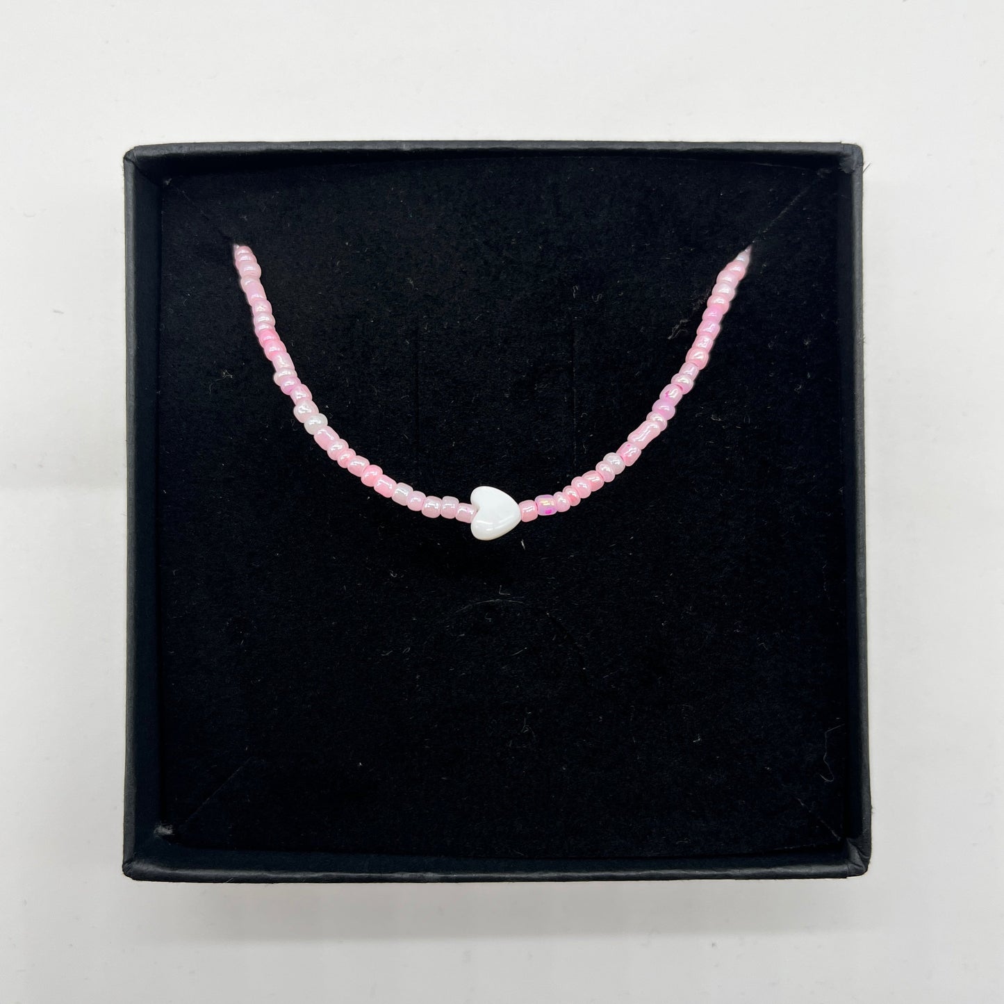 "Pink" Perlenkette mit kleinem Herz - ONYA